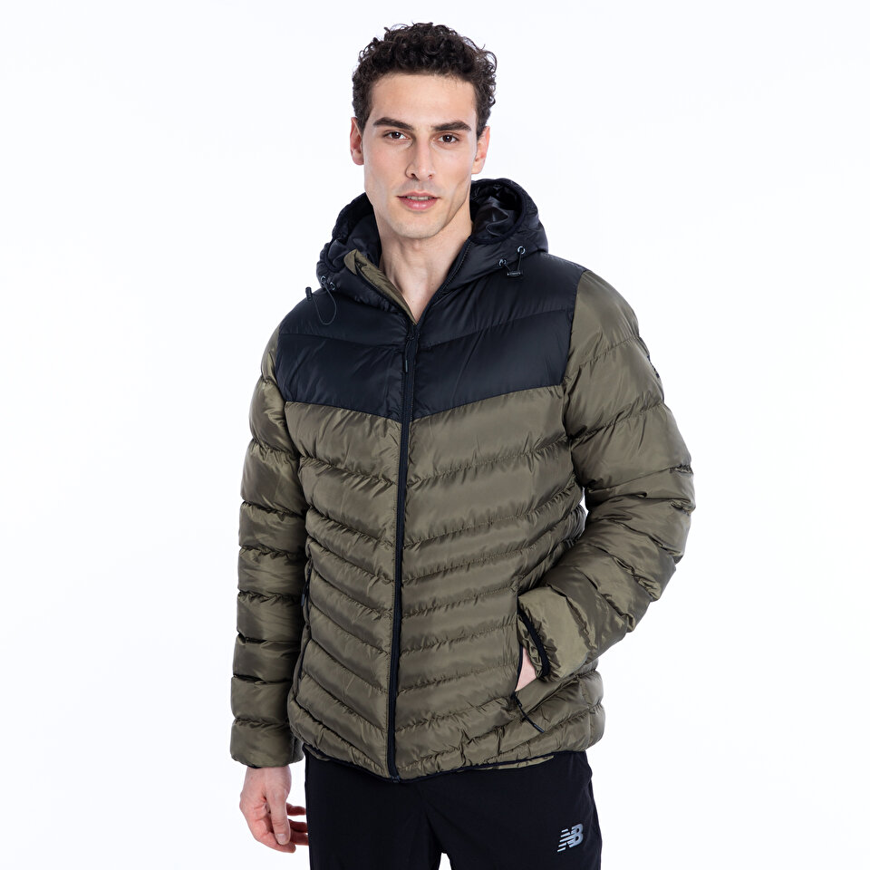 New Balance MNJ3233 Khaki Men Jackets Vests Khaki Men Clothing newbalance