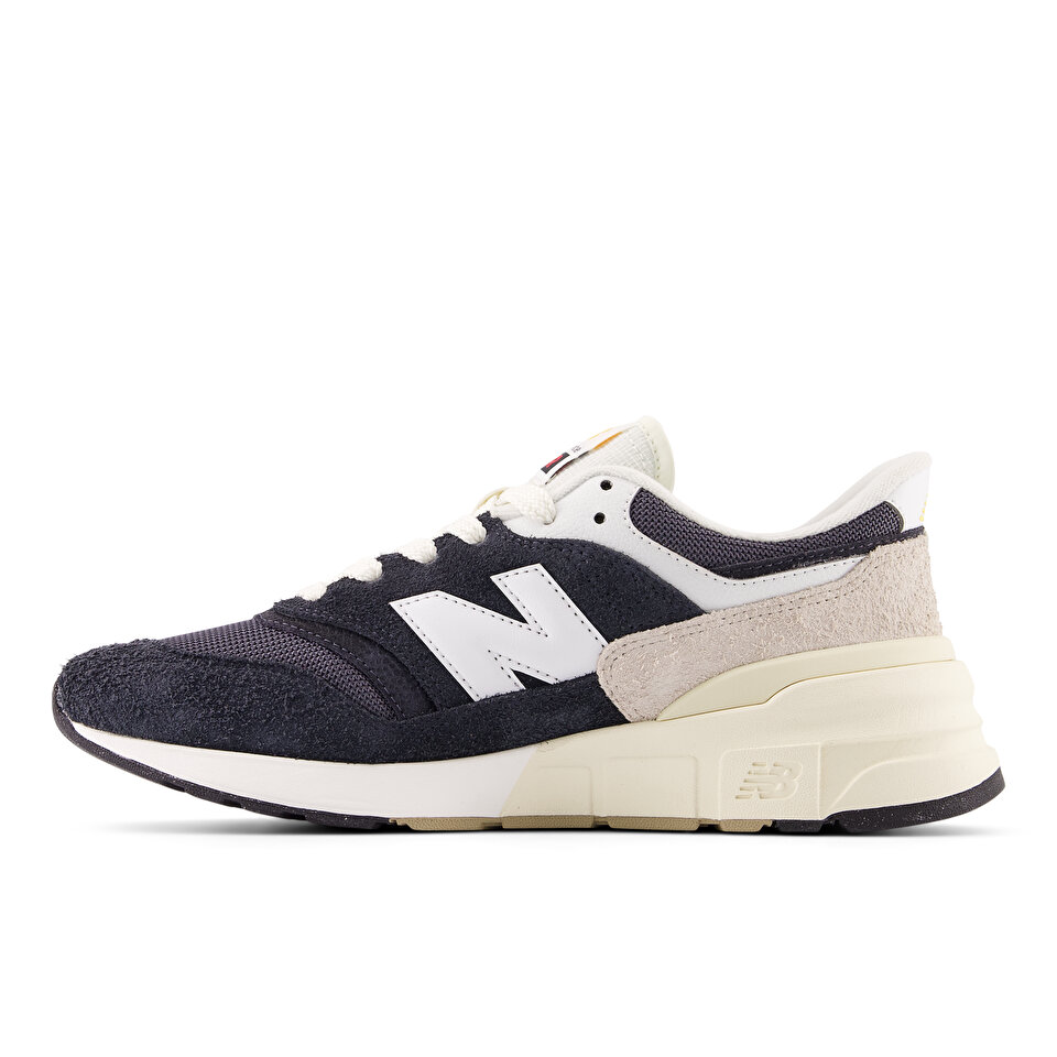 New balance 997 rood hot sale