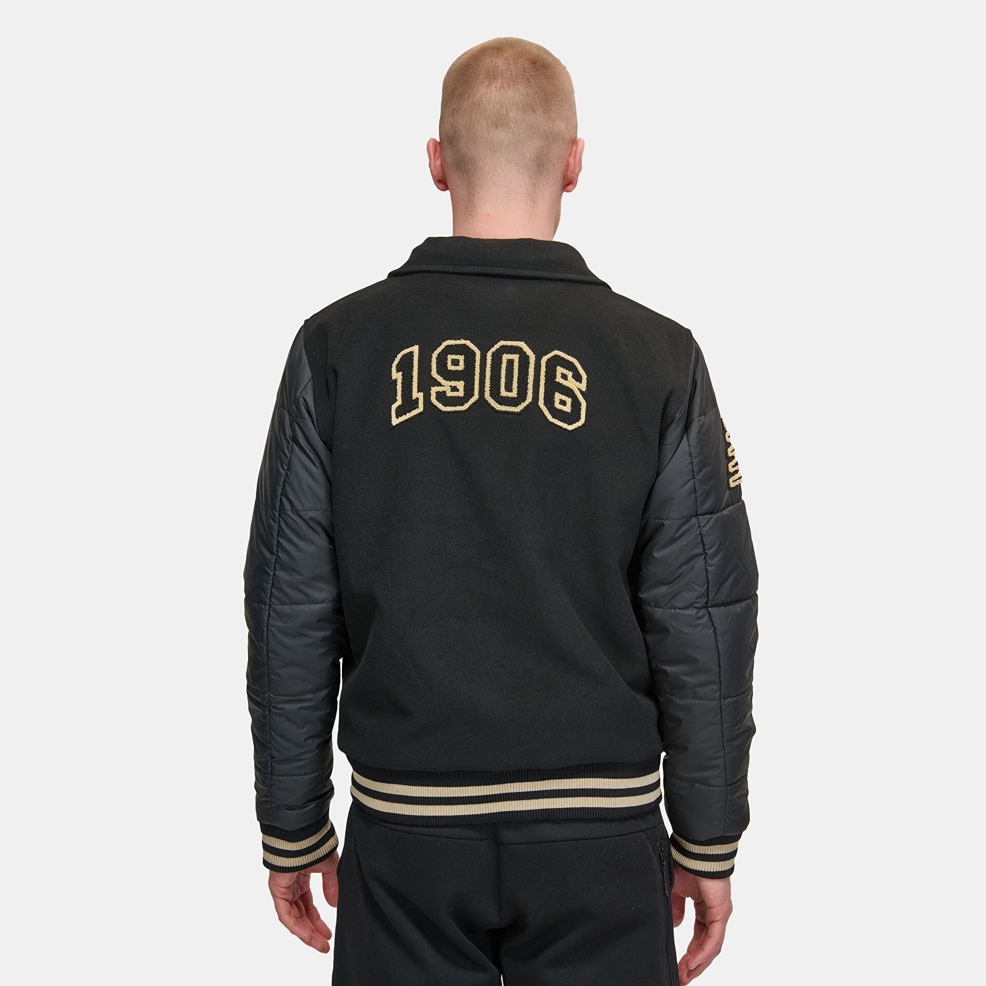 new-balance-mnj3391-siyah-erkek-mont-amp-yelek