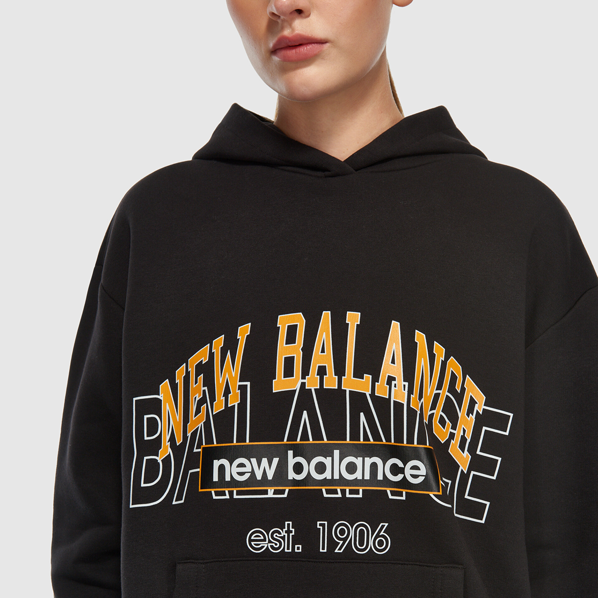 new-balance-unh3406-siyah-unisex-sweatshirt